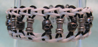 [Carolyn's Metal Skulls Rainbow Loom]